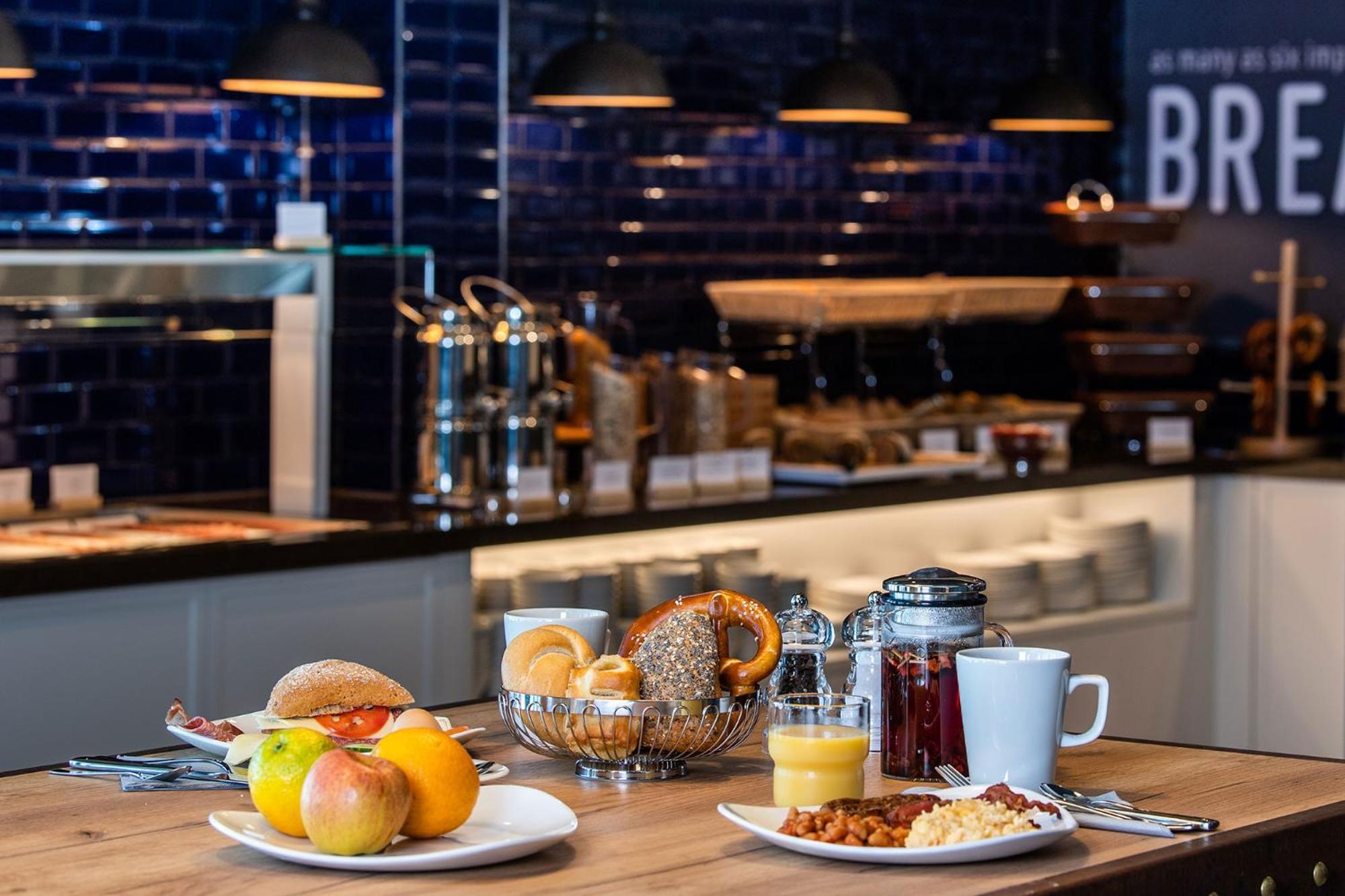 Premier Inn Hamburg City Klostertor 外观 照片